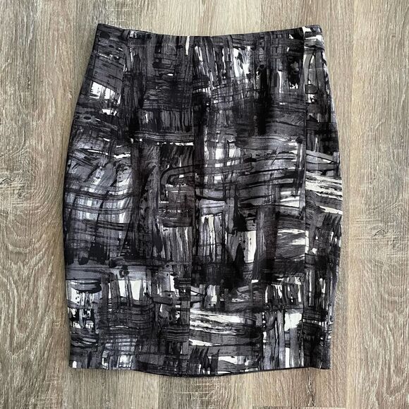 NWT Vince Black Graphic Silk Pencil Skirt - Size: 4 - Picture 6 of 9